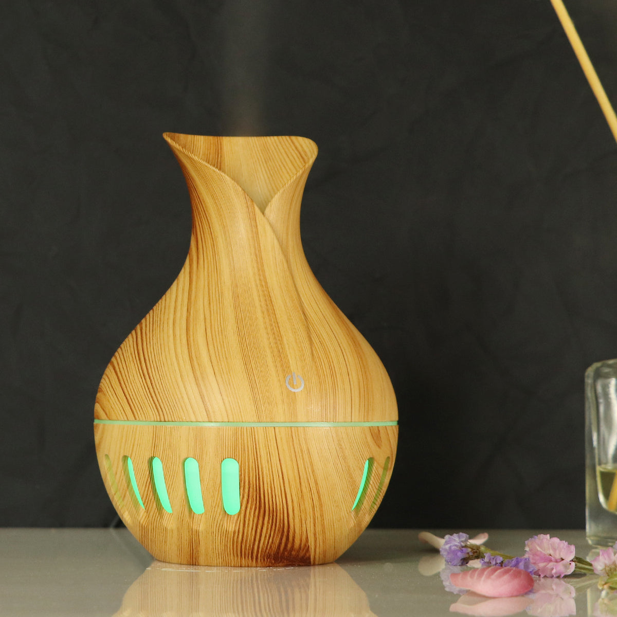 Petal Ultrasonic Aroma Diffuser, 130 ml - Linden & Lather